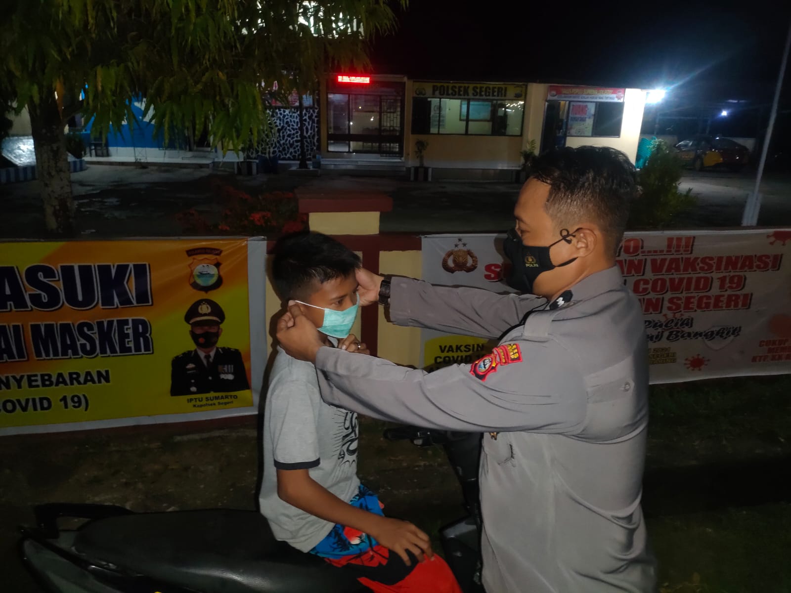 Personil Polsek Segeri Pantau dan Amankan Giat Vaksinasi di Puskesmas Baring