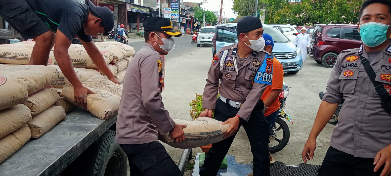 Jajaran Polsek Panca Rijang Polres Sidrap Gelar Baksos Ditempat Ibadah