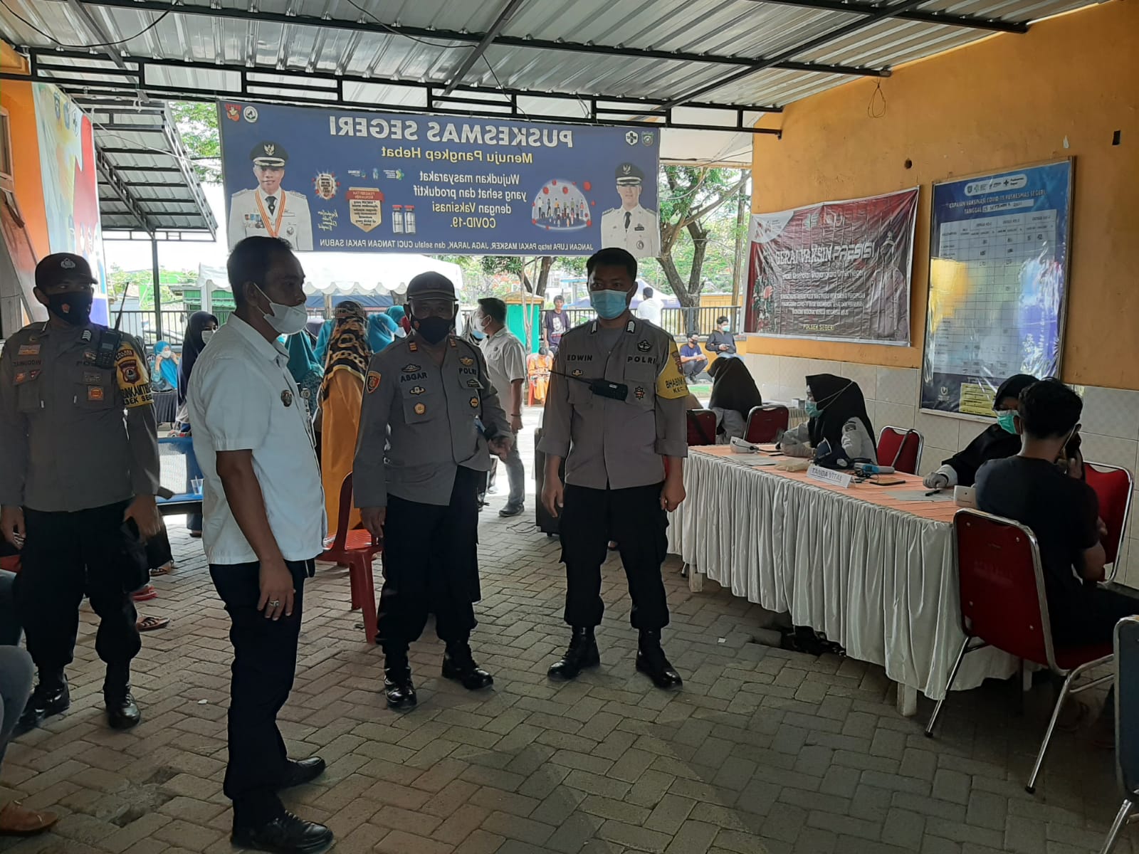 Kapolsek Segeri Sambangi Puskesmas Segeri dan Baring Pantau Kegiatan Vaksinasi