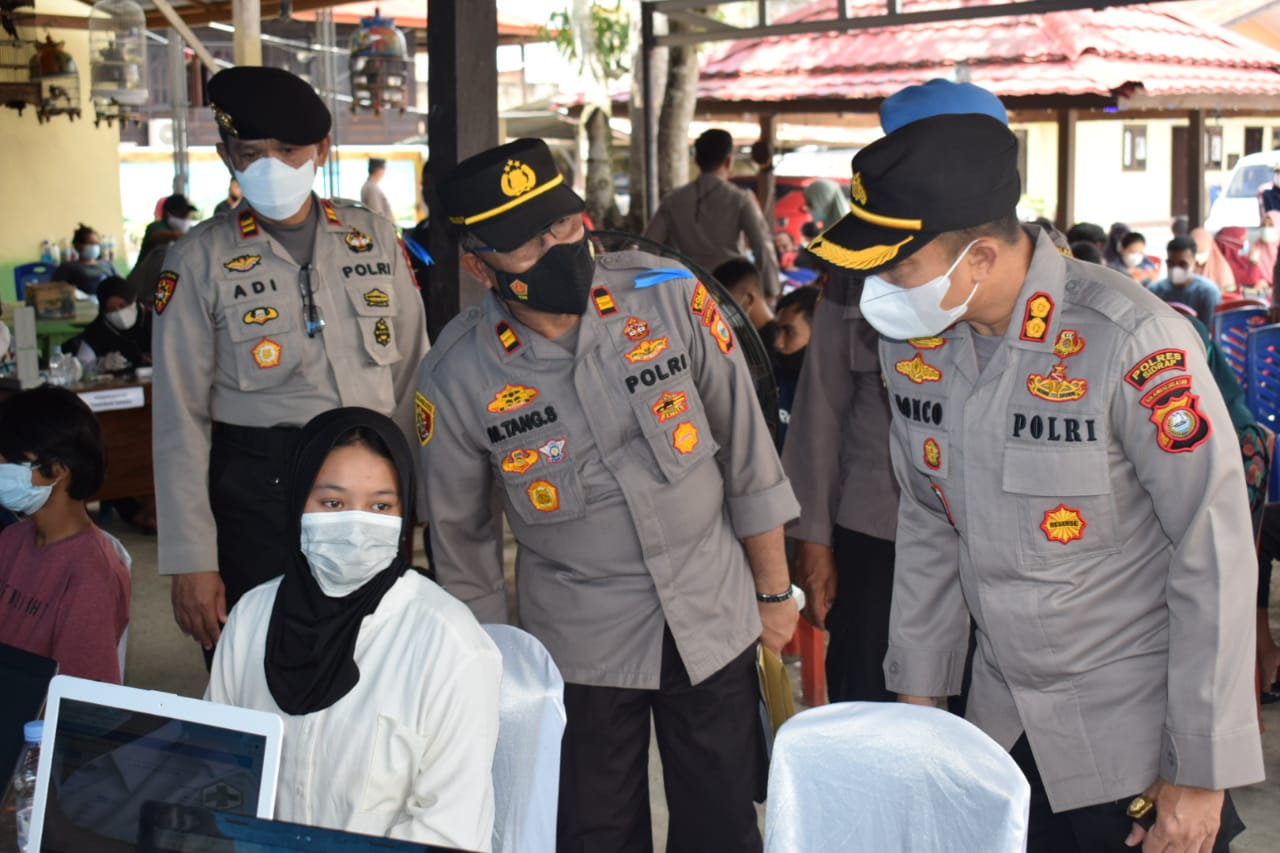 Vaksinasi Dipolsek Dua Pitue, Kapolres Sidrap Turun Langsung Pantau Pelaksanaannya