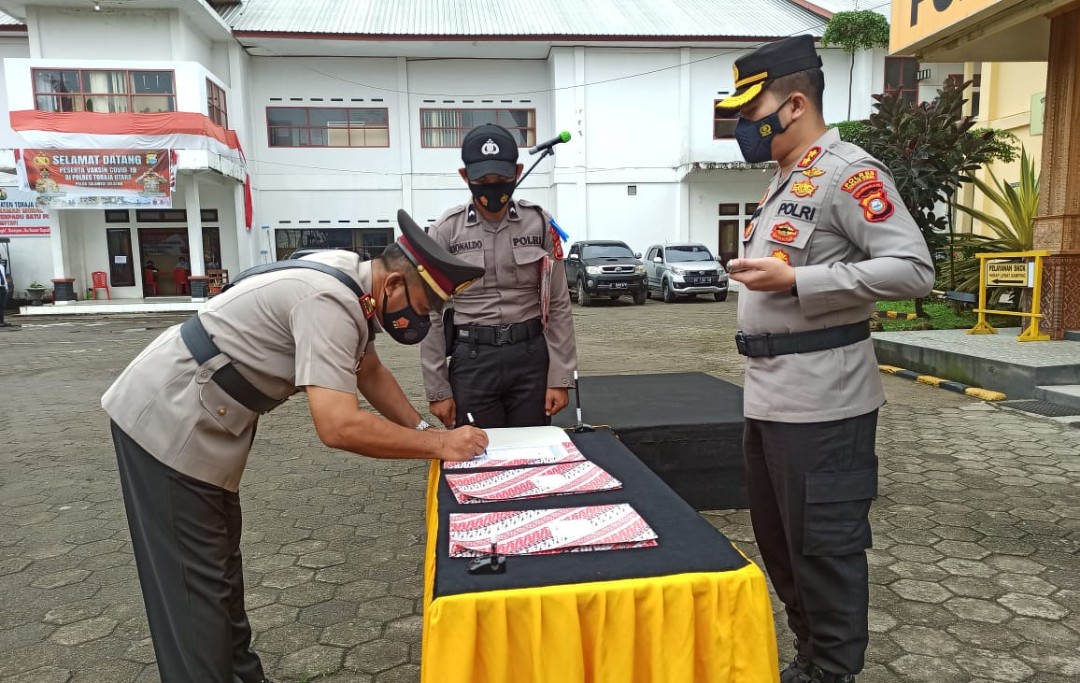KAPOLRES TORUT PIMPIN SERAH TERIMA JABATAN KASAT LANTAS