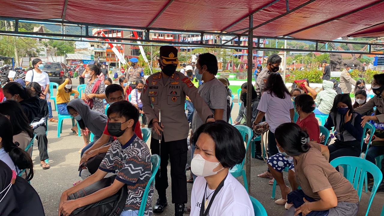 Cegah Kerumunan Saat Vaksinasi Diplaza Pelayanan Kepolisian, Ini Yang Dilakukan Kapolres Tana Toraja