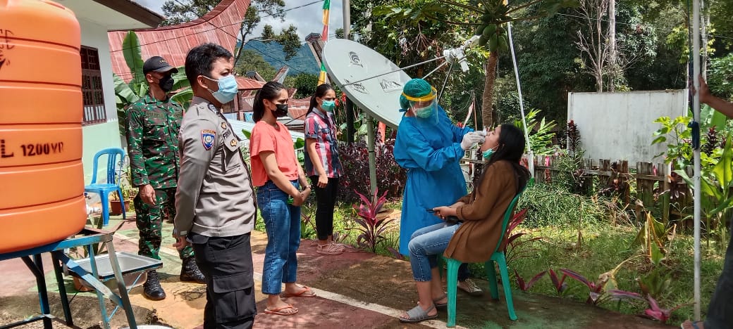 Petugas Tracer PKM Bersama Bhabinkamtibmas Dan Babinsa Sambang Tracing