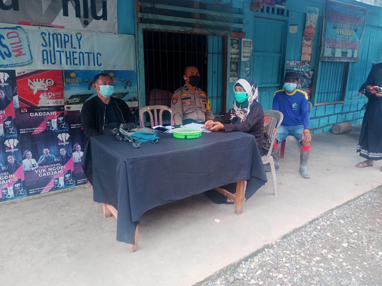 Petugas Tracer PKM Bersama Bhabinkamtibmas Dan Babinsa Sambang Tracing