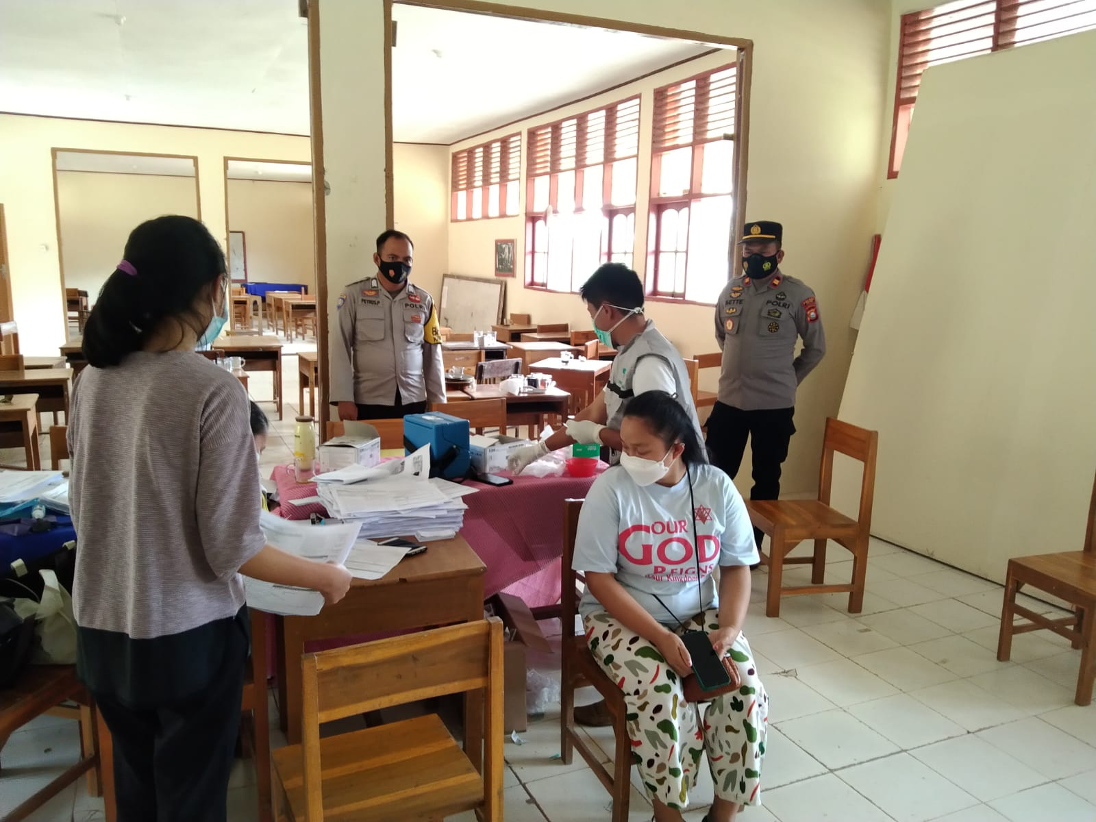 Petugas Tracer PKM Bersama Bhabinkamtibmas Dan Babinsa Sambang Tracing