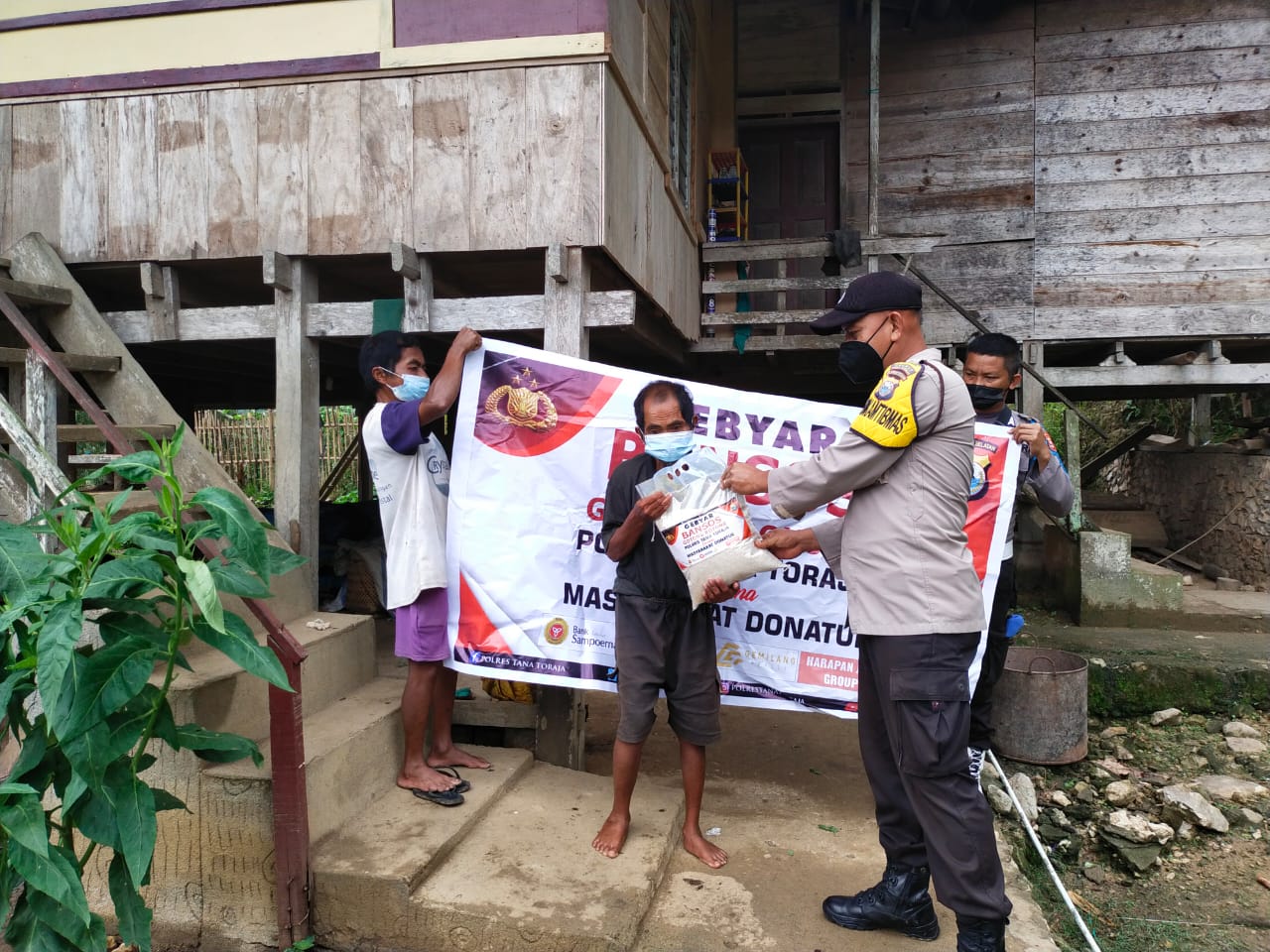 Bhabikamtibmas Polsek Sangalla Sambangi gereja wilaya sangalla