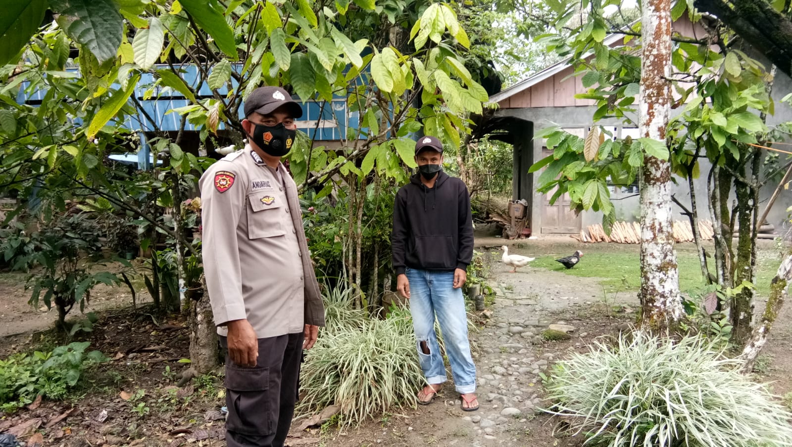 Bhabinkamtibmas Sambang Ke Rumah Warga Di Lembang Lipungan Tanete