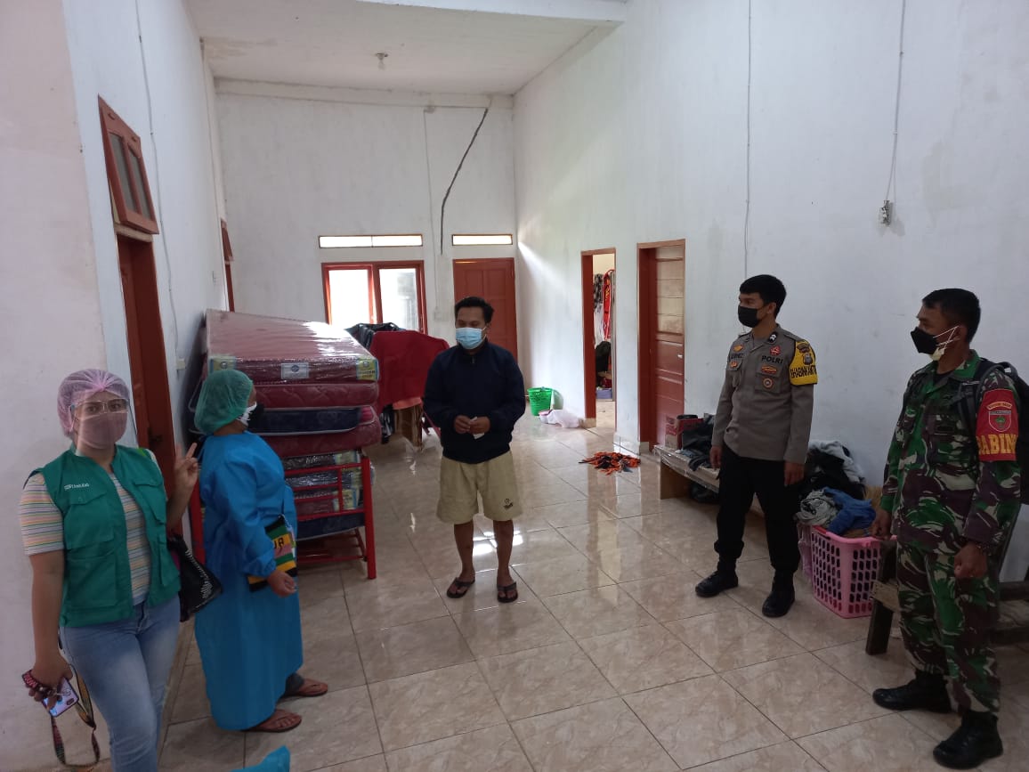Bhabinkamtibmas Sambang Ke Rumah Warga Di Lembang Lipungan Tanete
