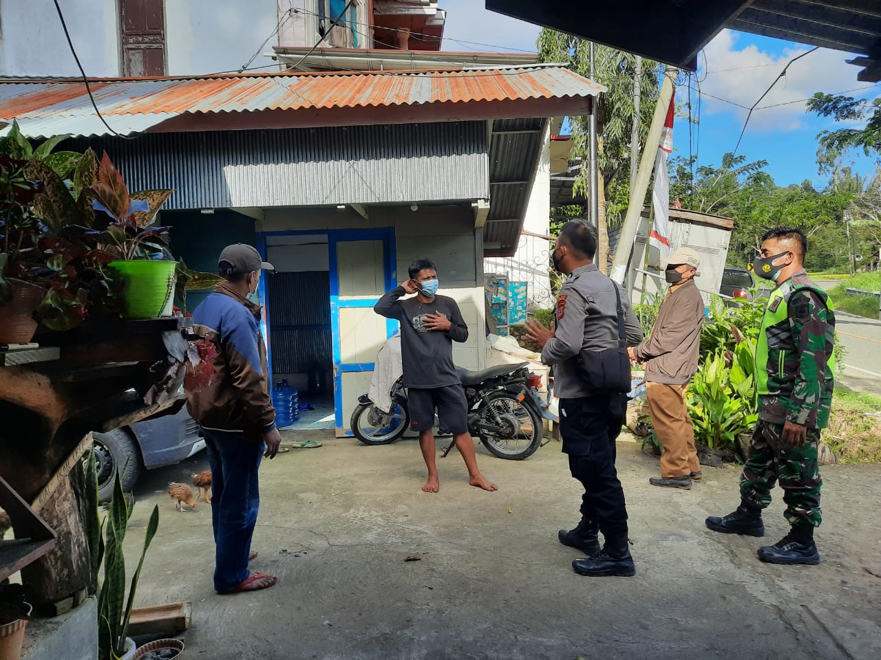 Bhabinkamtibmas Sambang Ke Rumah Warga Di Lembang Lipungan Tanete