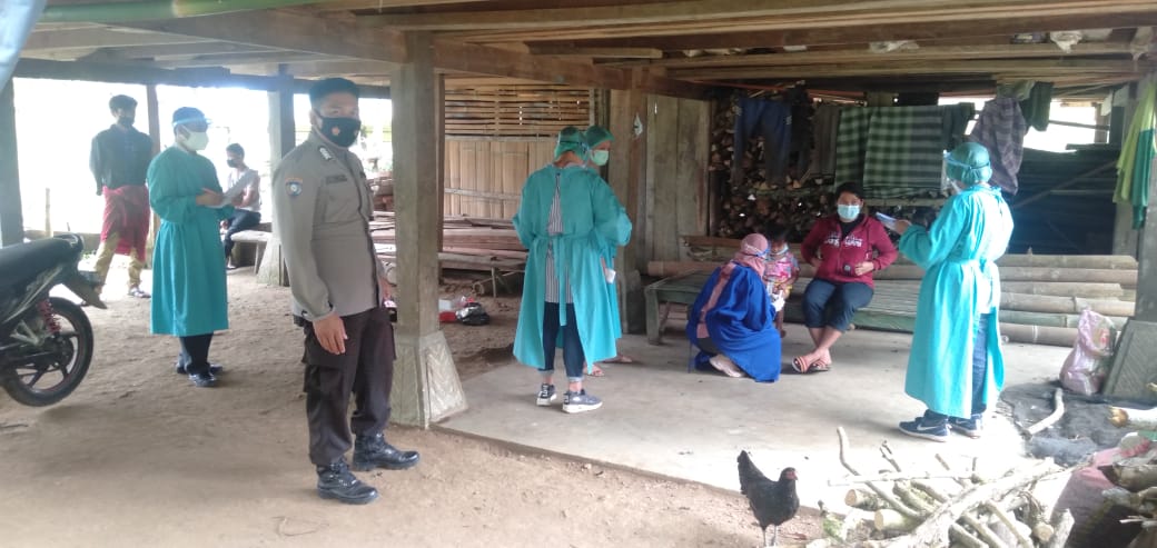 Bhabinkamtibmas Sambang Ke Rumah Warga Di Lembang Lipungan Tanete