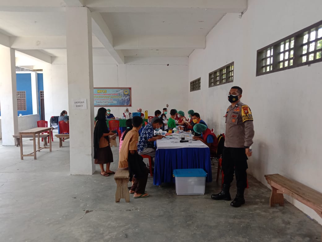 Bhabinkamtibmas Polsek Saluputti Intensif Sambangi wilayah binaan