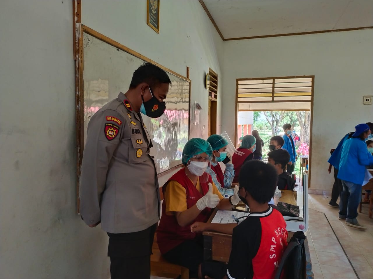Bhabinkamtibmas Polsek Saluputti Intensif Sambangi wilayah binaan