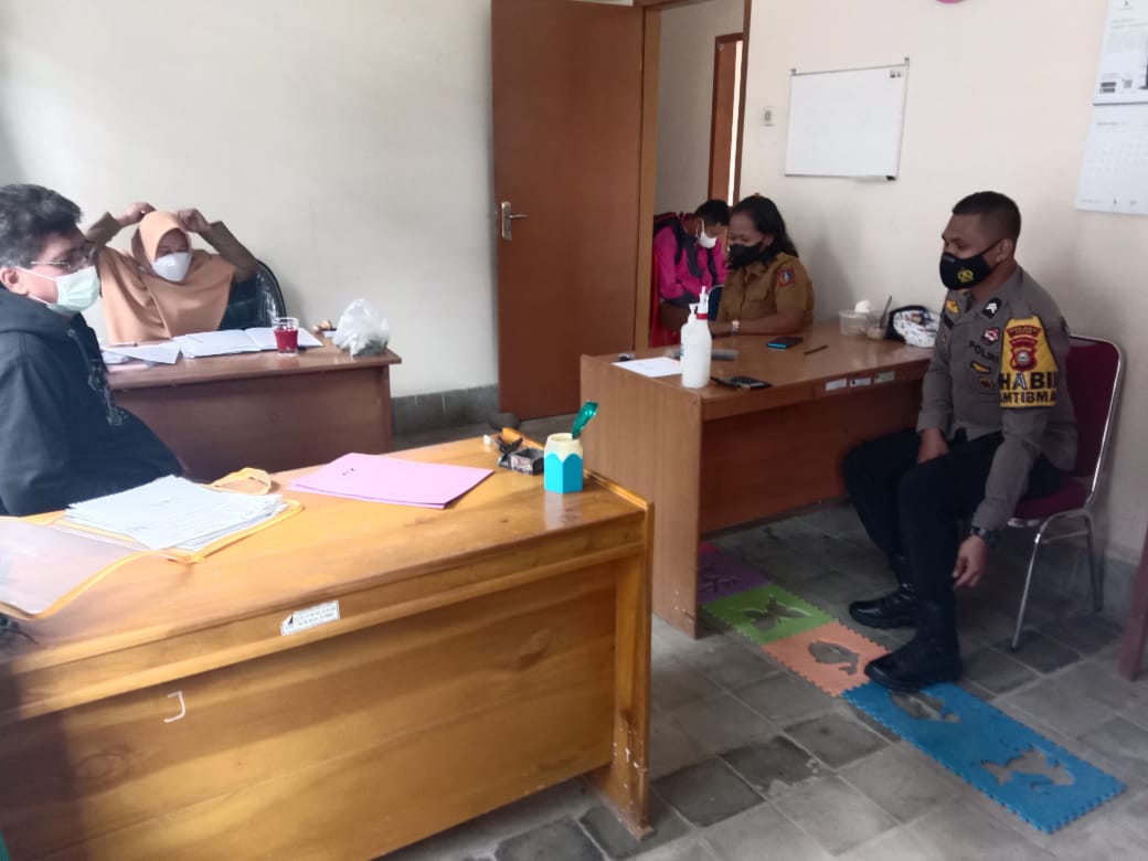 Bhabinkamtibmas Polsek Makale melakukan DDS di kantor Lurah Pantan
