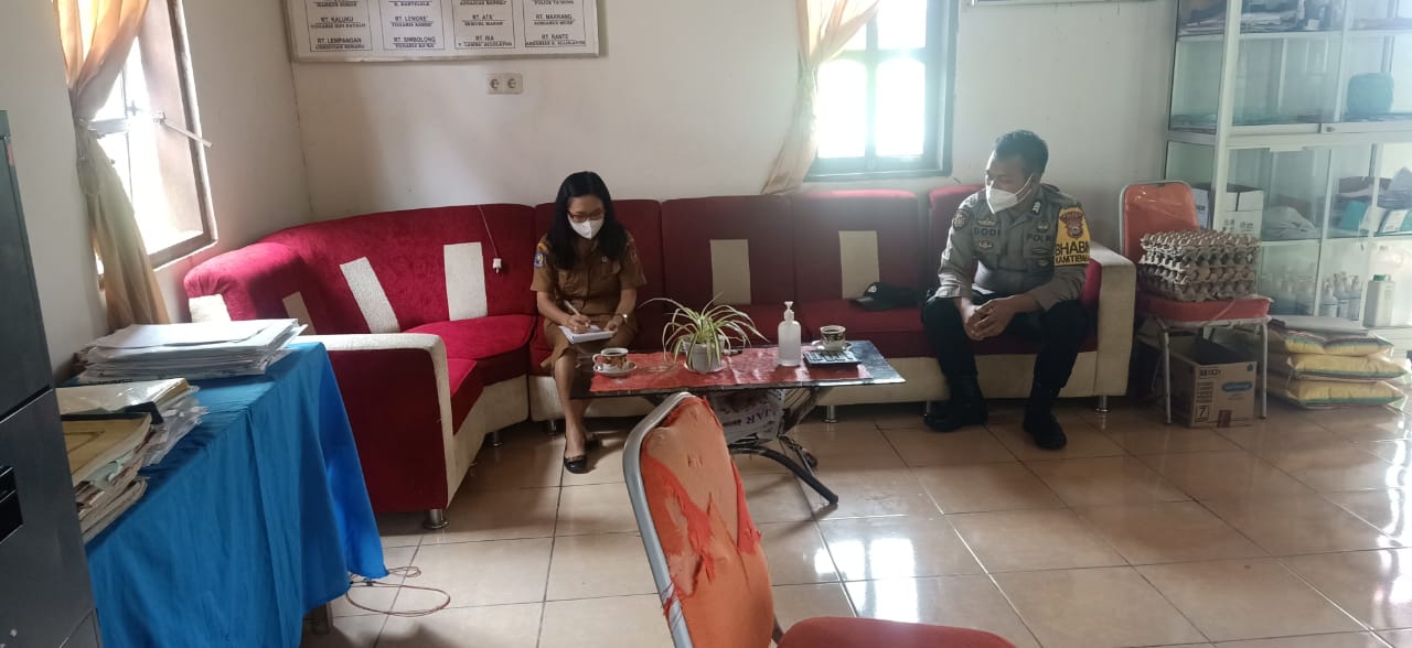 Bhabinkamtibmas Polsek Makale melakukan DDS di kantor Lurah Pantan