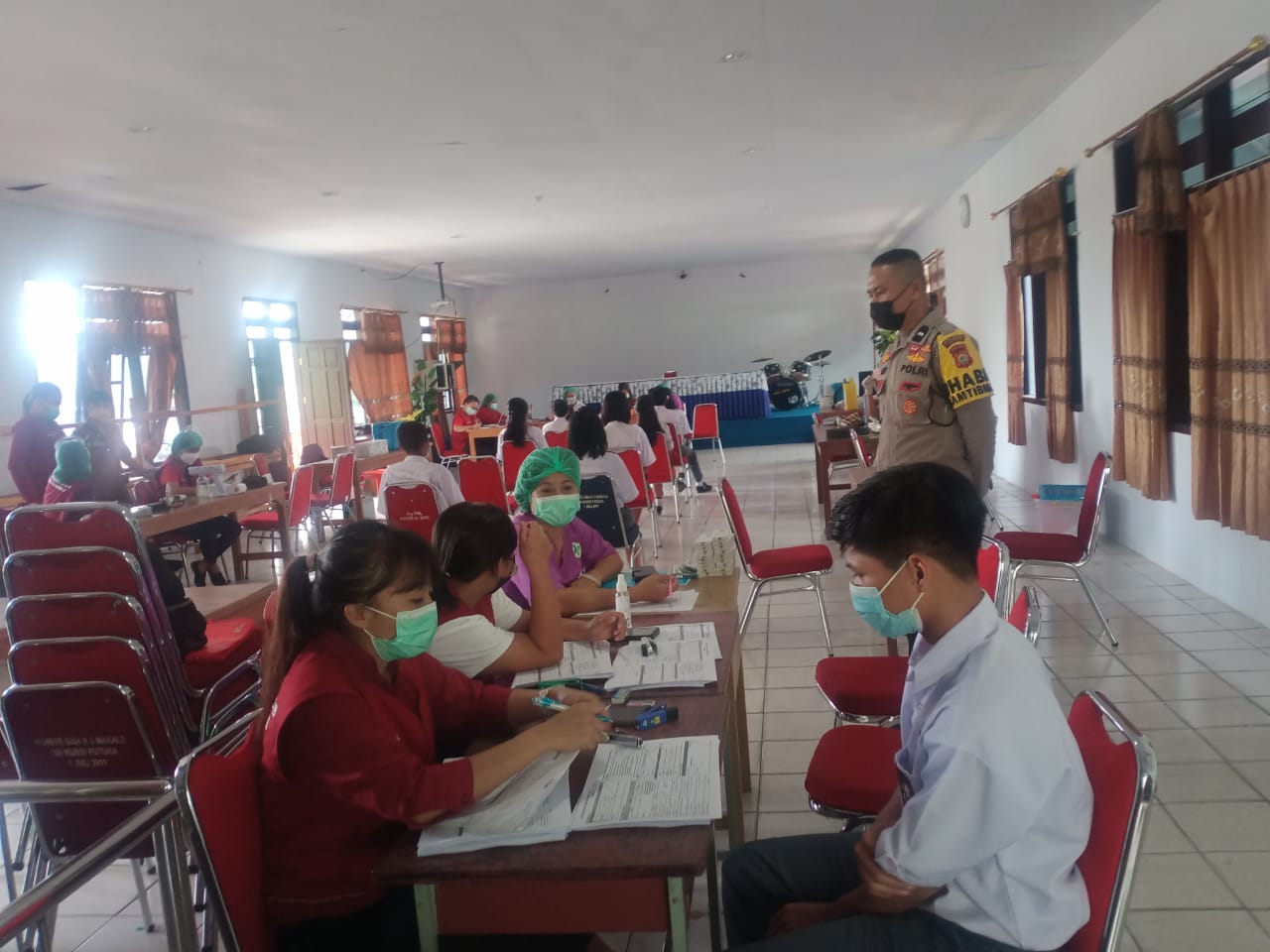 Bhabinkamtibmas Polsek Makale melakukan DDS di kantor Lurah Pantan