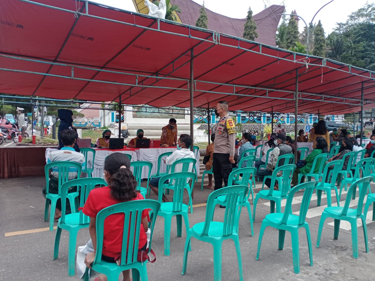 Bhabinkamtibmas Polsek Makale melakukan DDS di kantor Lurah Pantan
