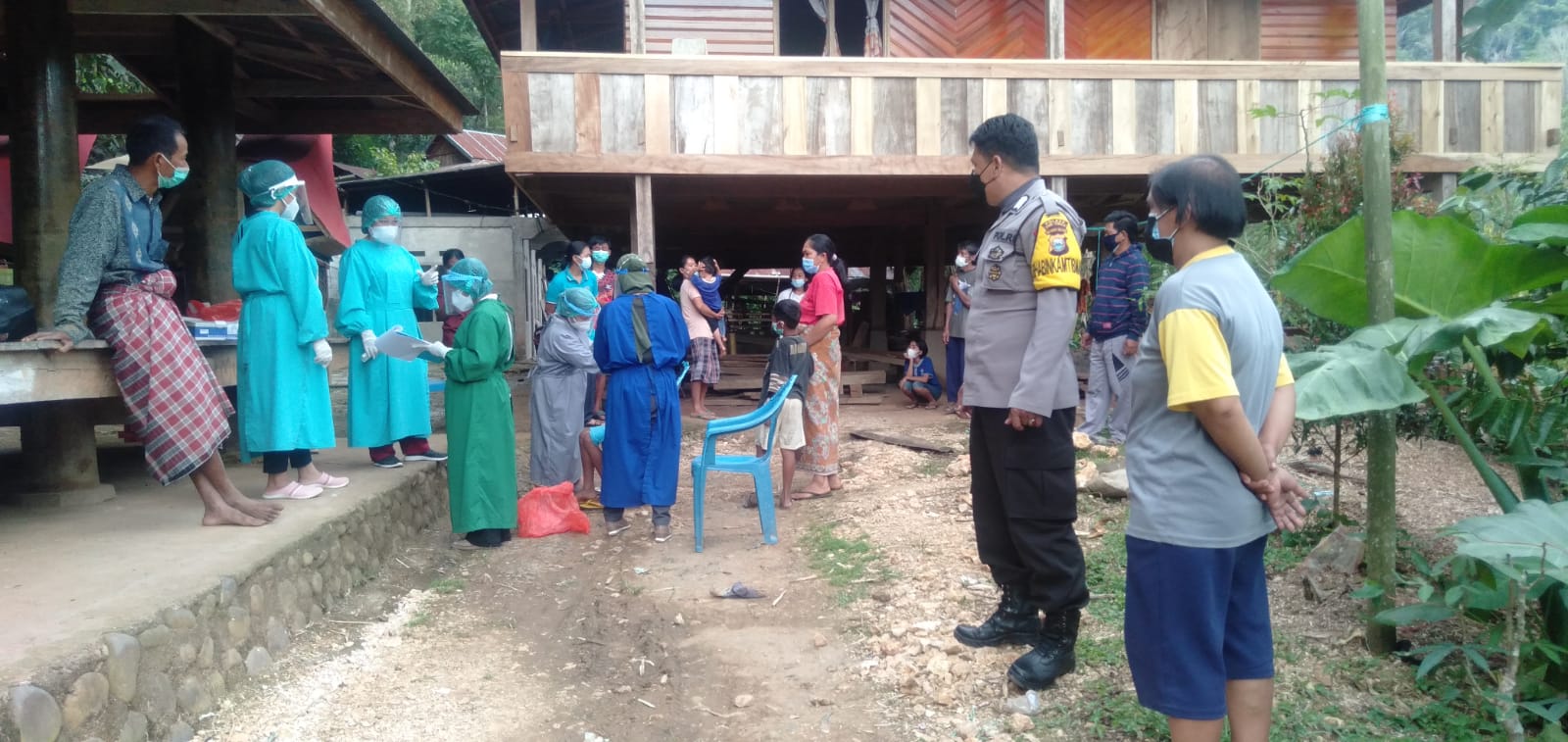 Bhabinkamtibmas bersama Tim Tracer 3T PKM Batusura’ Melakukan Tracing