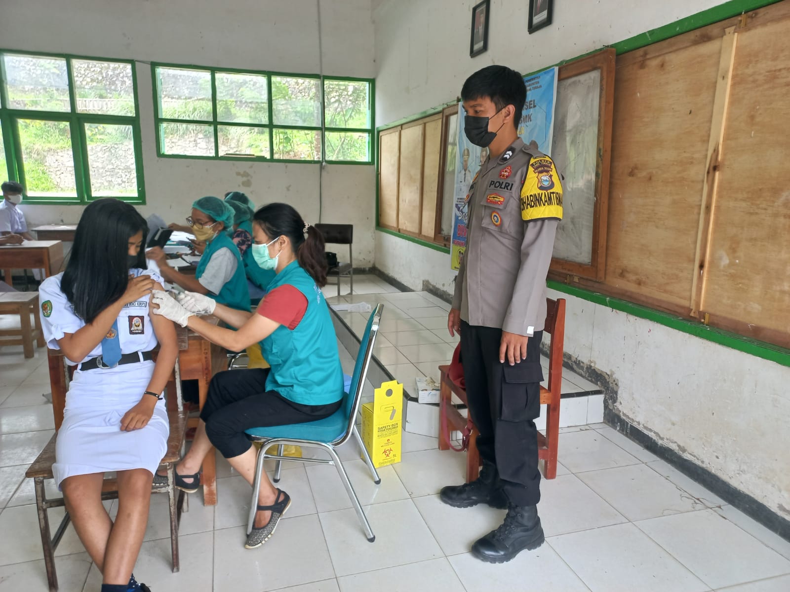 Bhabinkamtibmas bersama Tim Tracer 3T PKM Batusura’ Melakukan Tracing