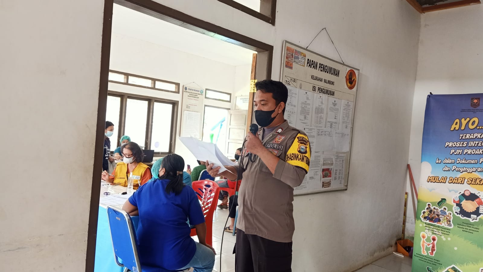 Bhabinkamtibmas bersama Tim Tracer 3T PKM Batusura’ Melakukan Tracing