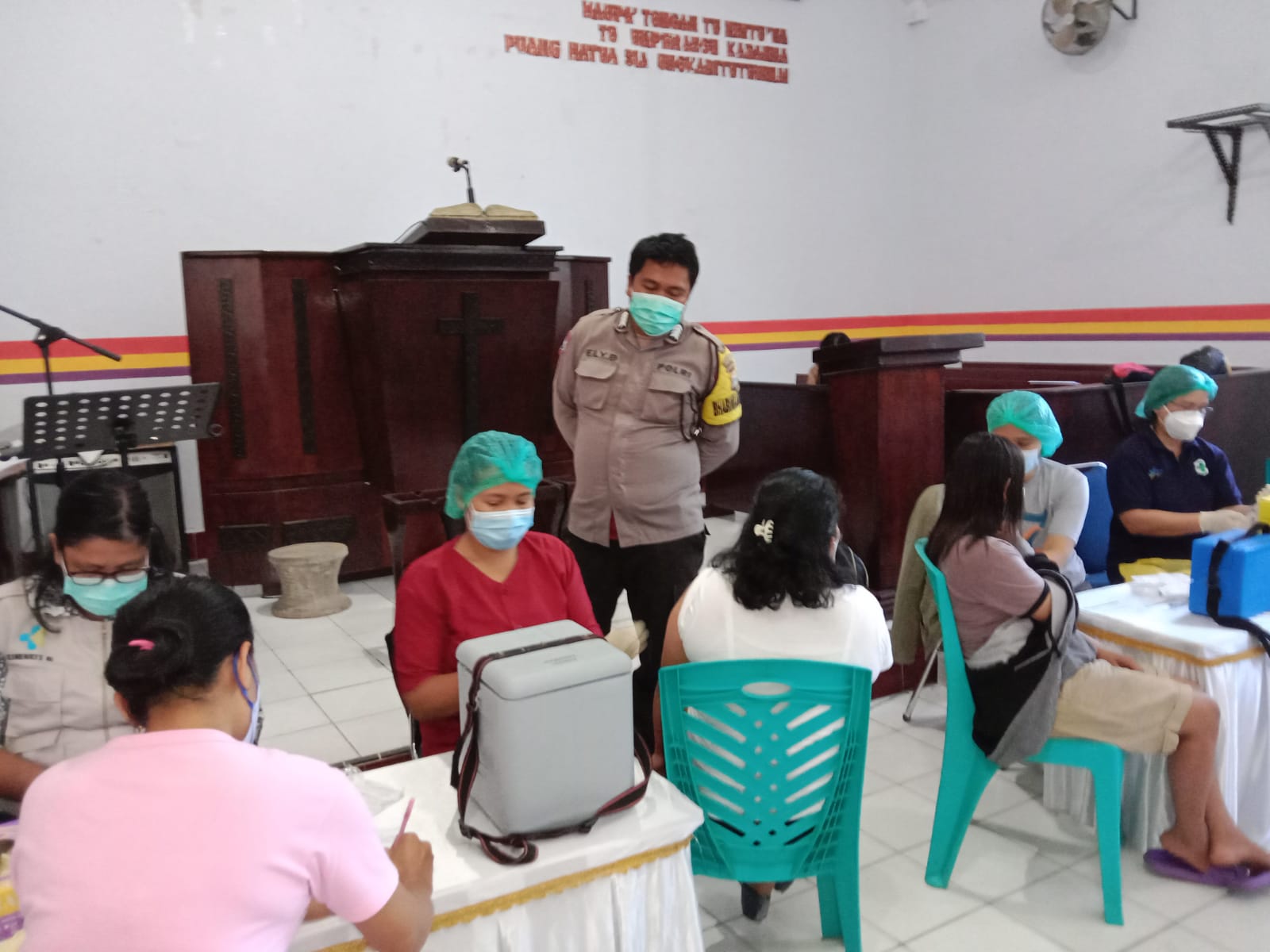 Sinergitas Bhabinkamtibmas dan Bhabinsa Pengawasan Vaksinasi di Lembang Randan Batu