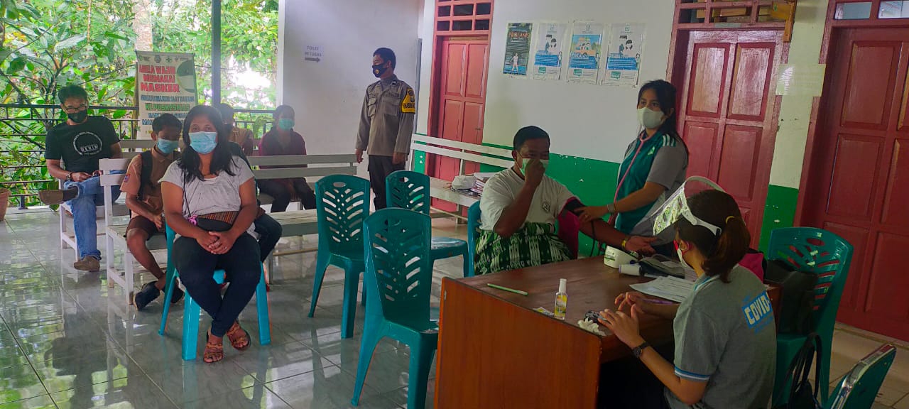 Bhabinkamtibmas Himbauan Protokol Kesehatan Dalam Acara Penguburan Rambu Solo
