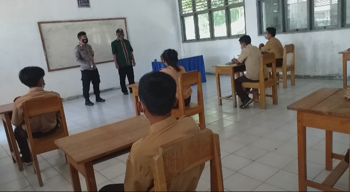 Bhabinkamtibmas Himbauan Protokol Kesehatan Dalam Acara Penguburan Rambu Solo