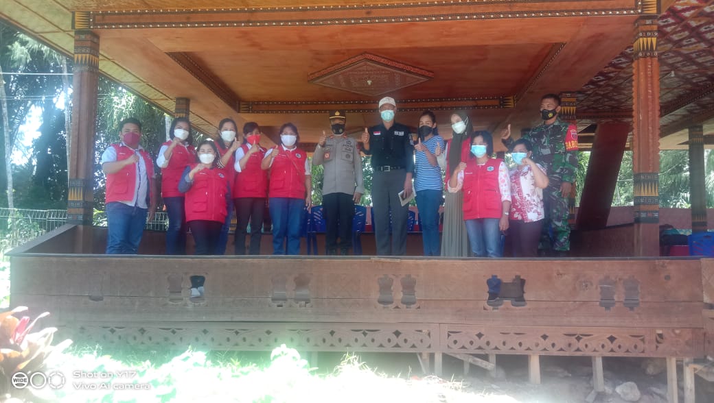 Bhabinkamtibmas Himbauan Protokol Kesehatan Dalam Acara Penguburan Rambu Solo
