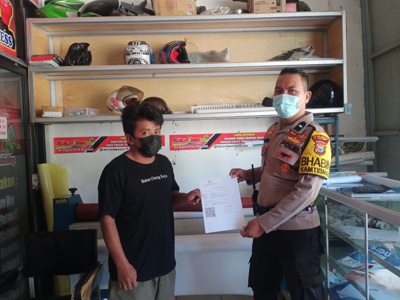 Bhabinkamtibmas Himbauan Protokol Kesehatan Dalam Acara Penguburan Rambu Solo