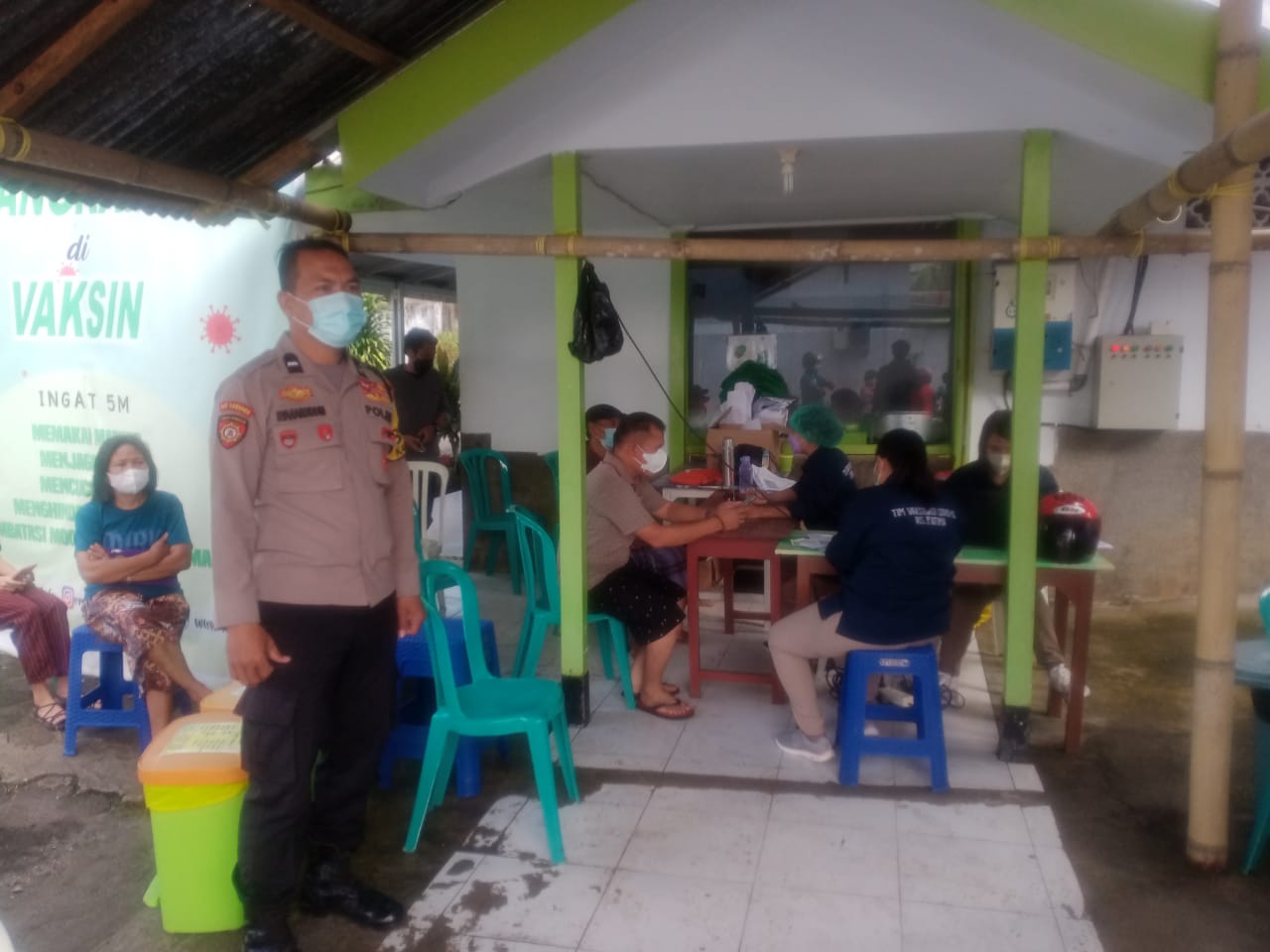 Bhabinkamtibmas Himbauan Protokol Kesehatan Dalam Acara Penguburan Rambu Solo
