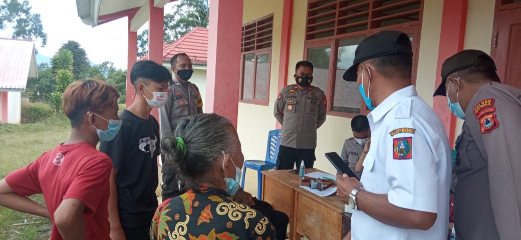 Kapolsek Makale pengawasan Penyelenggaraan Vaksinasi di Gedung Tammuan Mali