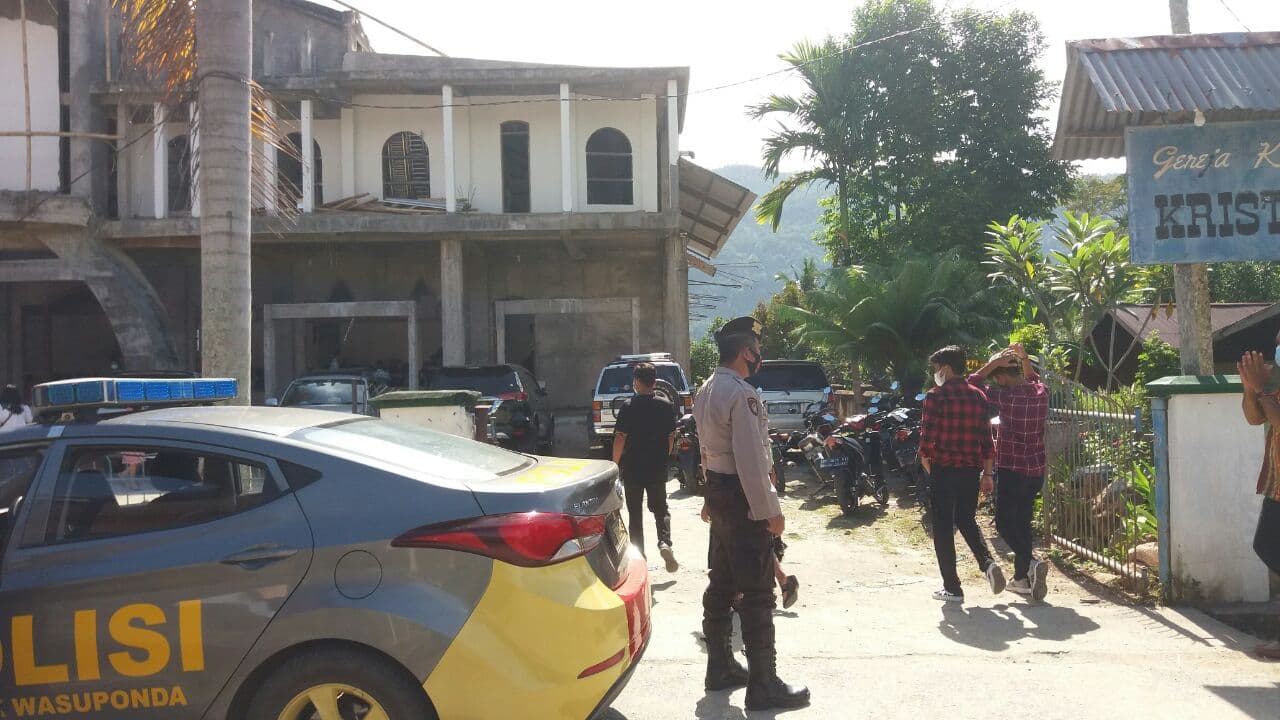 Beri Rasa Aman, Polsek Wasuponda Laksanakan Pam Dan Patroli Di Geraja