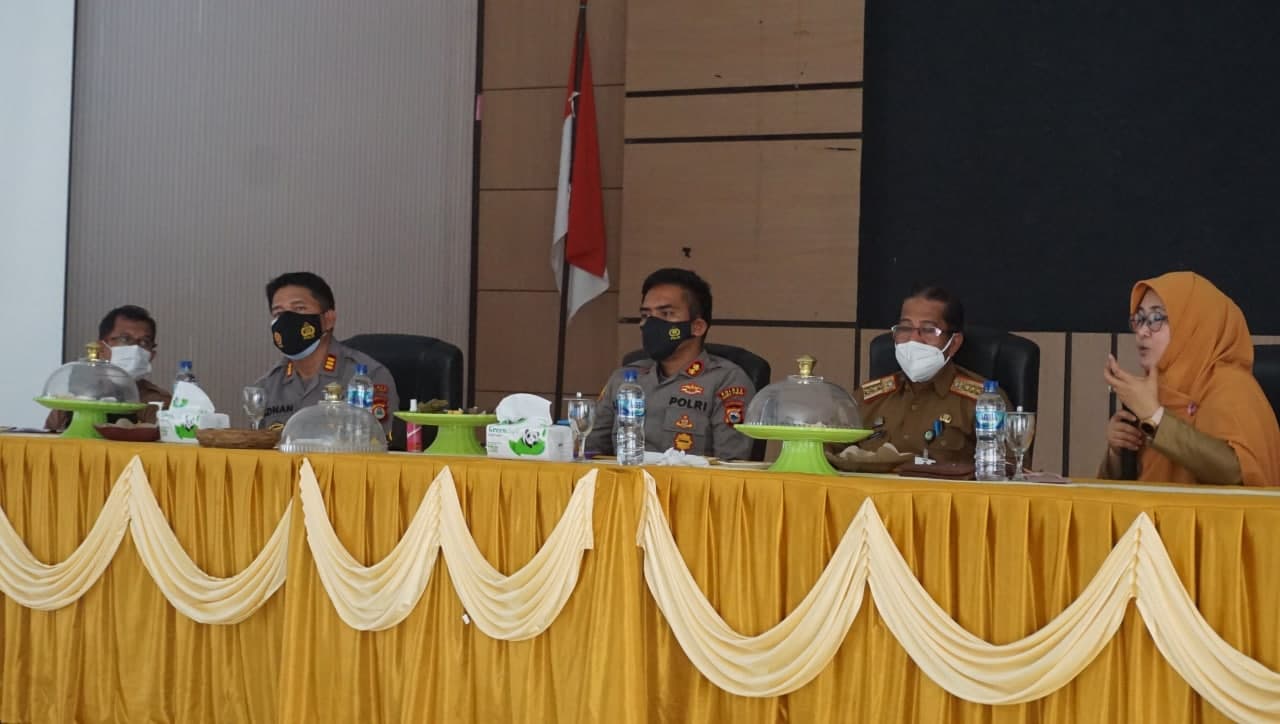 Kapolres Luwu Timur Hadiri Rapat Koordinasi  Proses Percepatan Vaksinasi Sekolah Menengah Pertama (SMP)