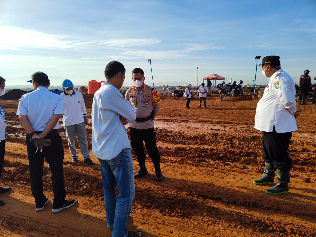 Pantau Aktiftas Pengangkutan Tanah Proyek Kereta Api,Kapolres Maros Himbau Warga Laporkan Sopir Yang Ugal Ugalan