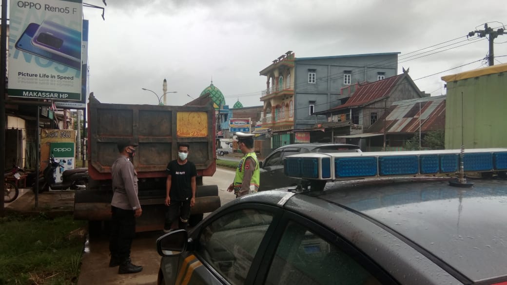 Patroli Siang Polsek Segeri Antisipasi Kecelakaan di Wilayahnya