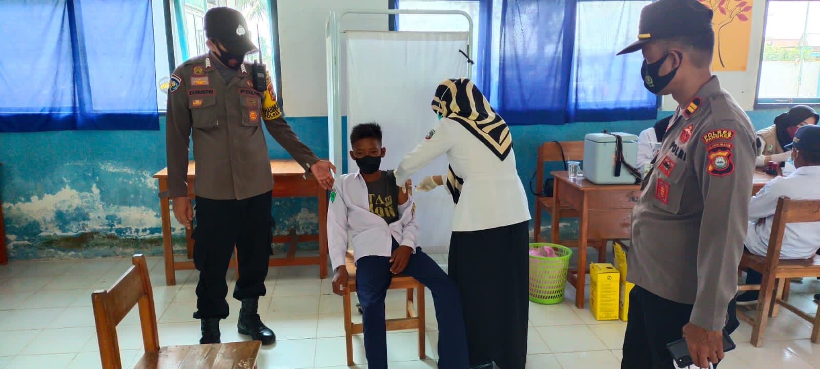 Polsek Segeri Kawal Dan Amankan Kegiatan Gerai Vaksinasi Di Wilayahnya
