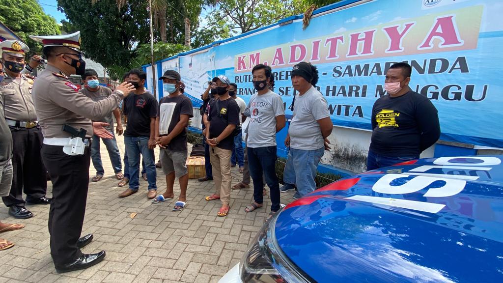ekan Angka kecelakaan Dan Laju Penyebaran Covid-19, Sat Lantas Sambangi Warga