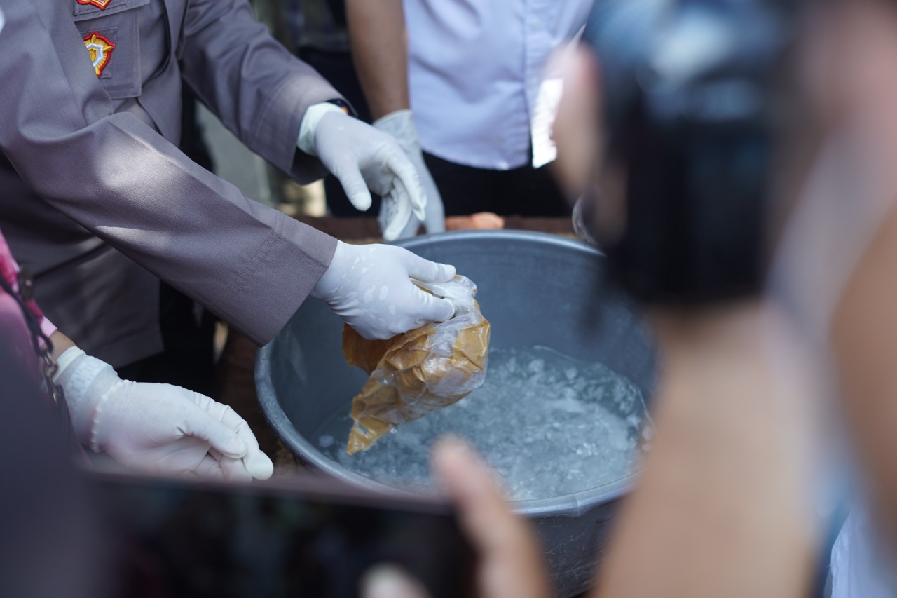 Musnahkan Narkotika Jenis Shabu Kristal Seberat 944,4 Gram, Kapolres Parepare : Hati-hati Jangan Sampai Jadi Korban Atau Pengedar Narkoba