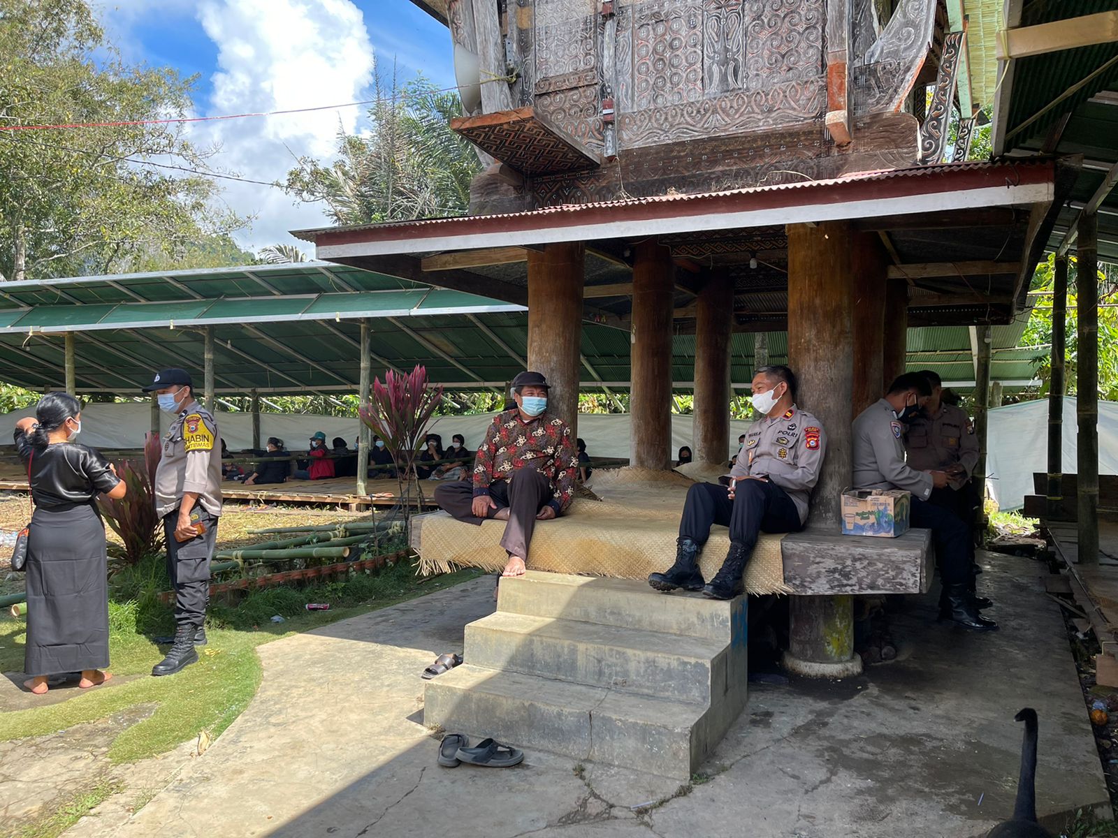 Bhabinkamtibmas Pengawasan Vaksinasi Mobile di Hotel Sahid Toraja