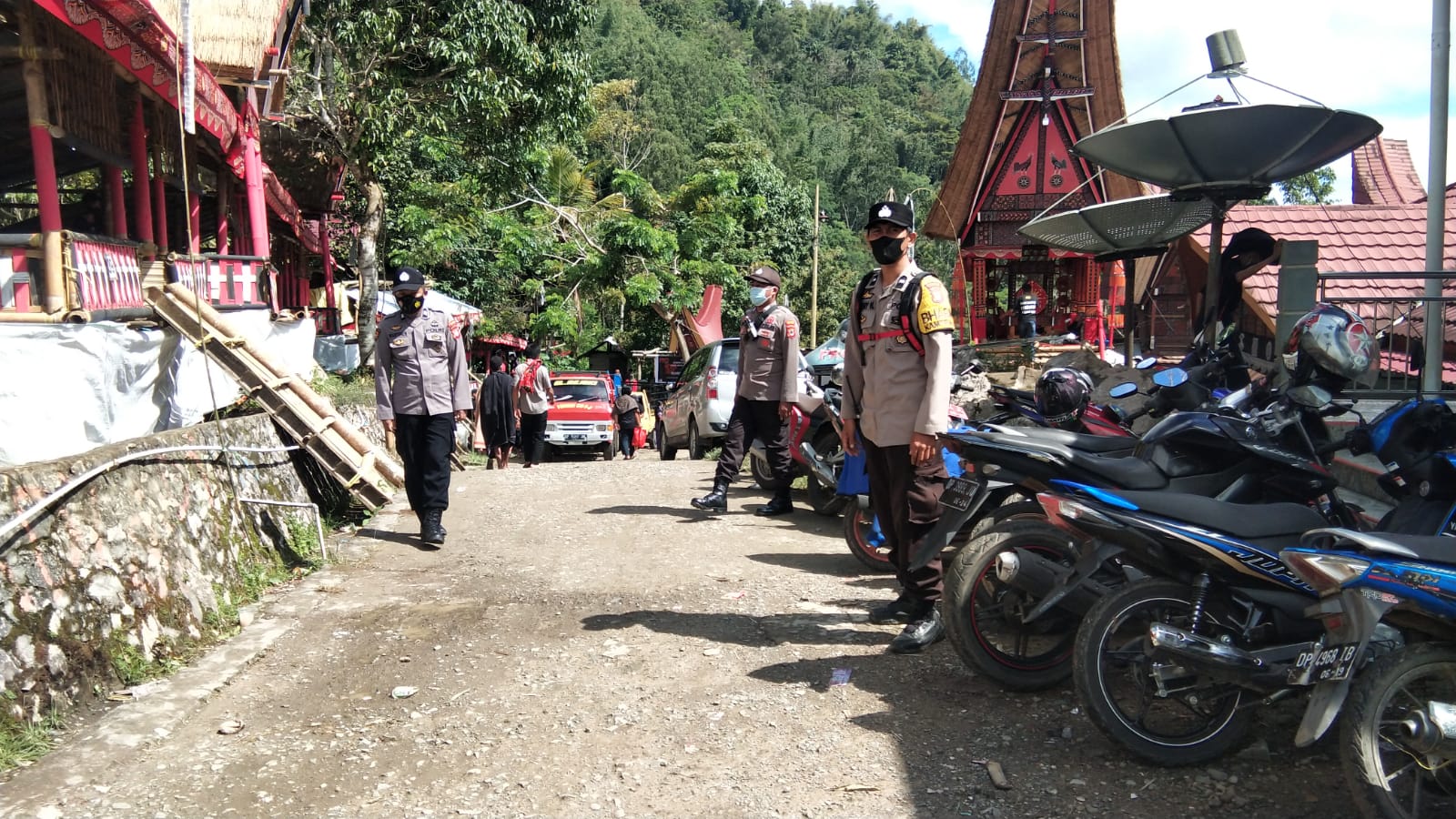 Bhabinkamtibmas Pengawasan Vaksinasi Mobile di Hotel Sahid Toraja