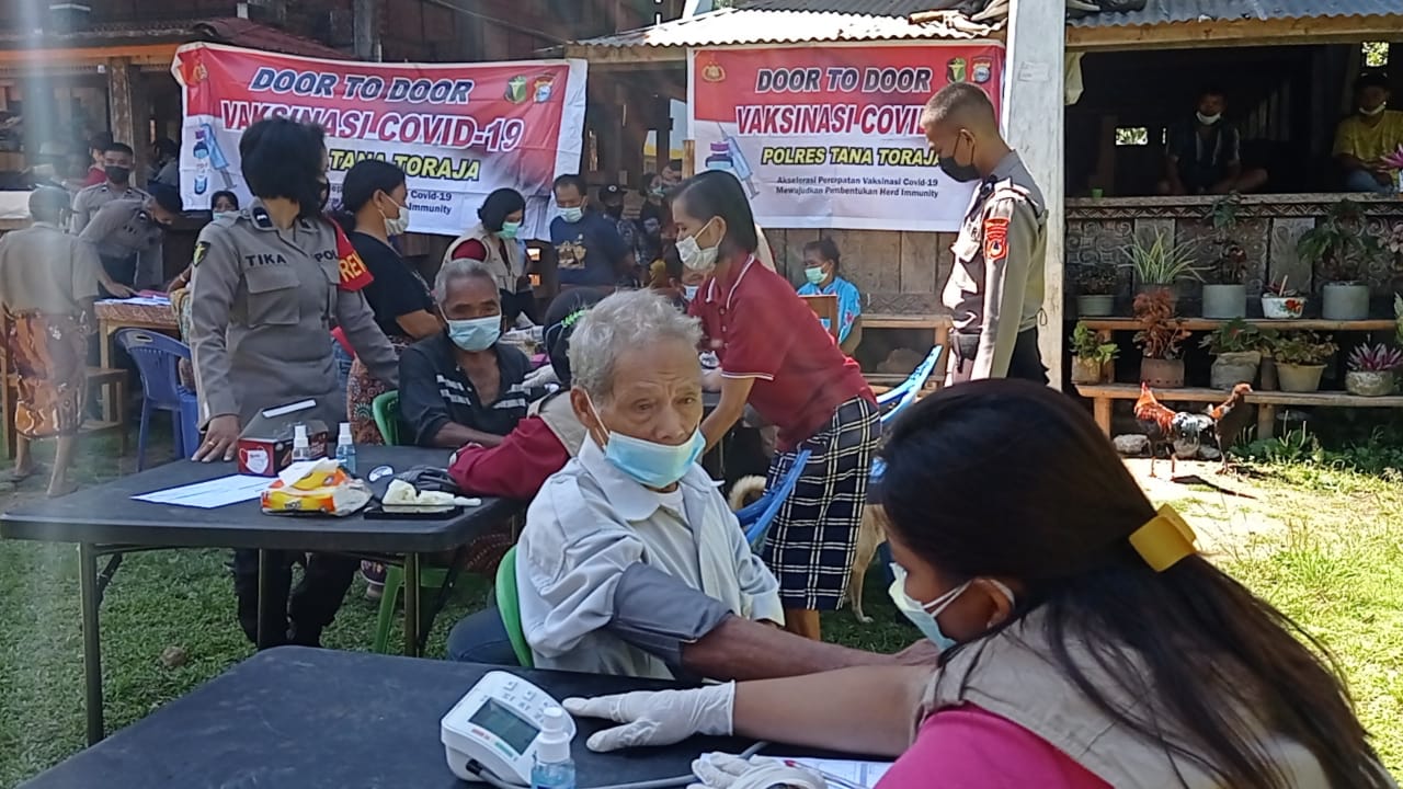 Antusias Tinggi Dari Warga Tapparan, Tim Door To Door Vaksinasi Covid Polres Tator Agendakan Akan Kembali Minggu Depan