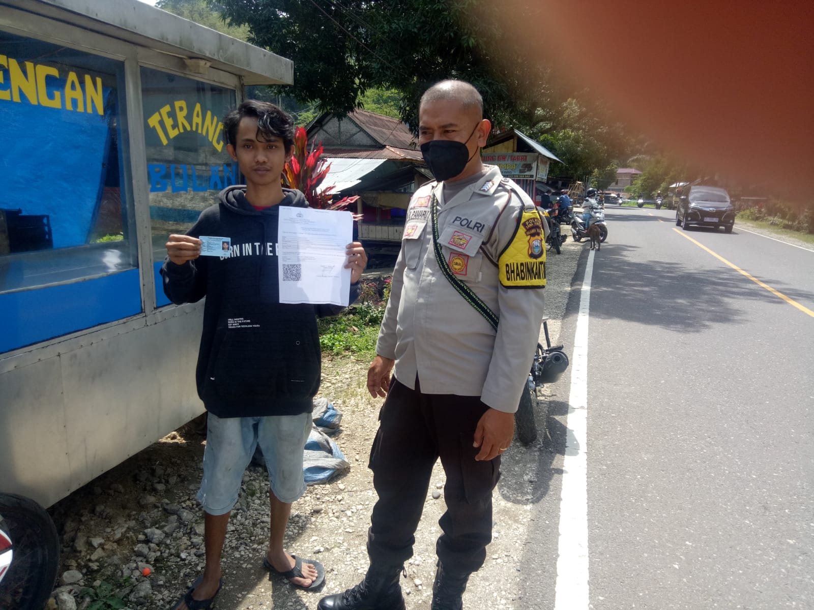 Bhabinkamtibmas Pengawasan Vaksinasi Dosis II di SMAN 5 Makale
