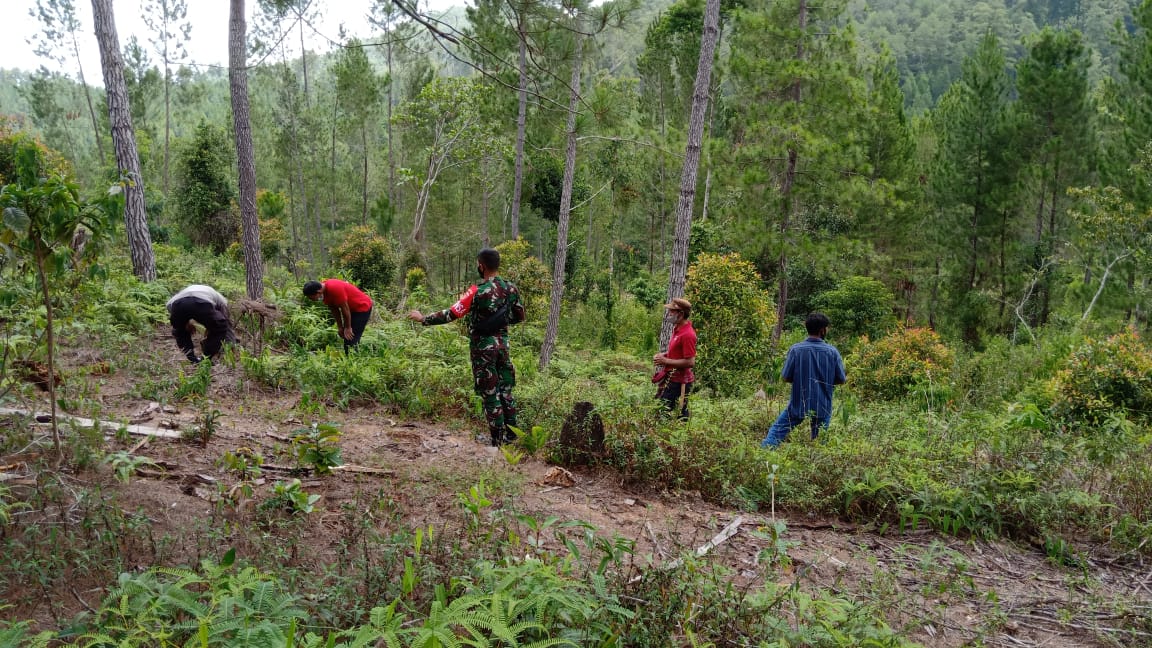 Bhabinkamtibmas Pengawasan Vaksinasi Dosis II di SMAN 5 Makale