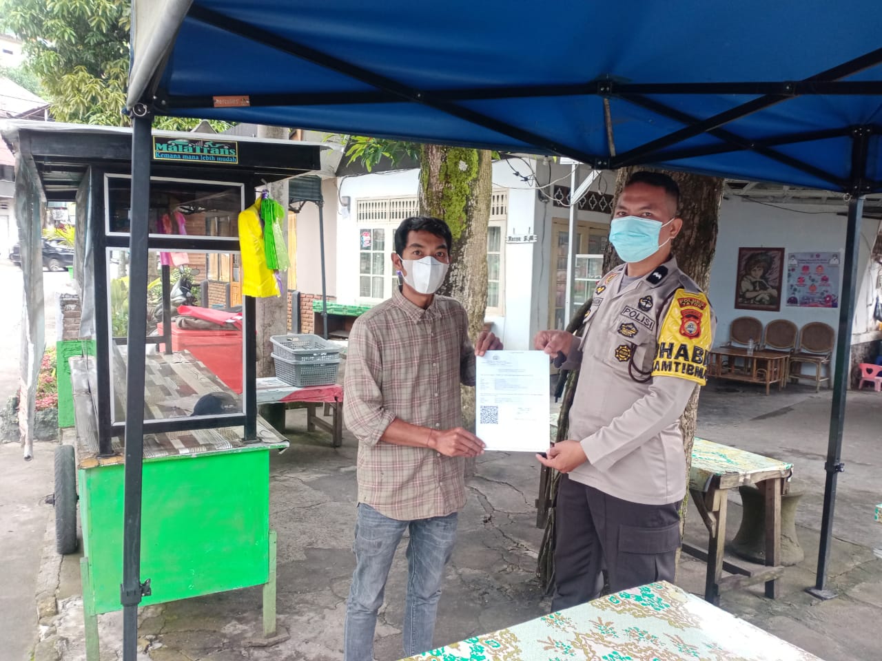 Bhabinkamtibmas monitoring Vaksinasi Dosis II di SMA Katolik Makale