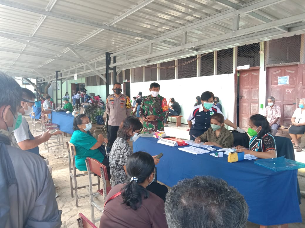 Bhabinkamtibmas Pengawasan Vaksinasi Dosis II di SMAN 5 Makale