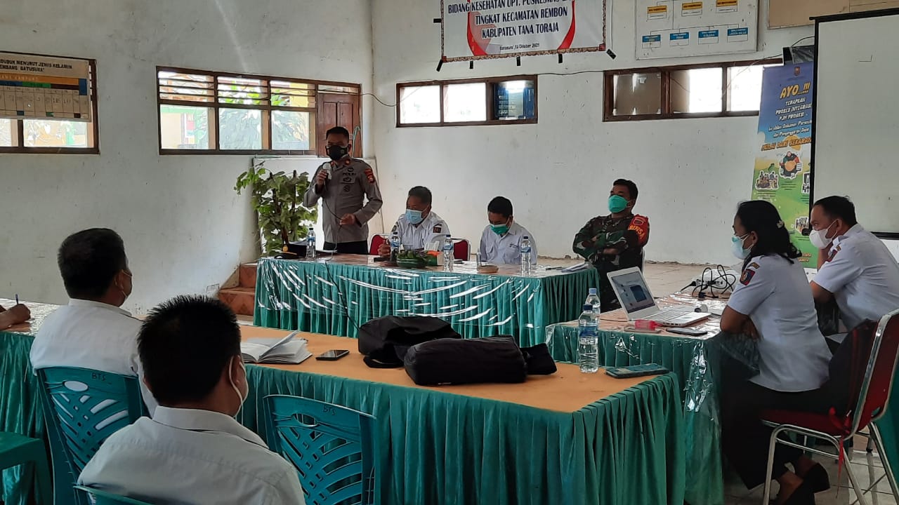 Bhabinkamtibmas monitoring Vaksinasi Dosis II di SMA Katolik Makale