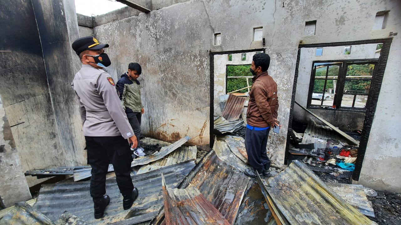 Upacara Pemakaman Secara Dinas Kepolisian Bripka Purn. Alm Pius Sambo