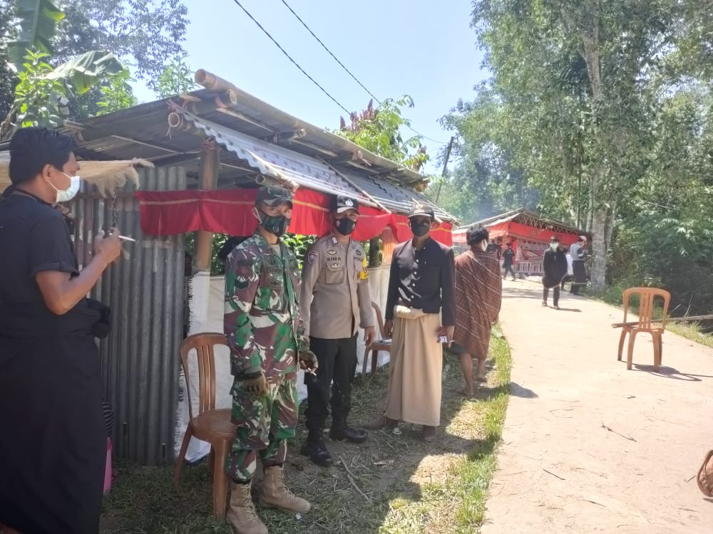 Bhabinkambtimas Polsek Mengkendek pengawasan Vaksinasi Covid-19