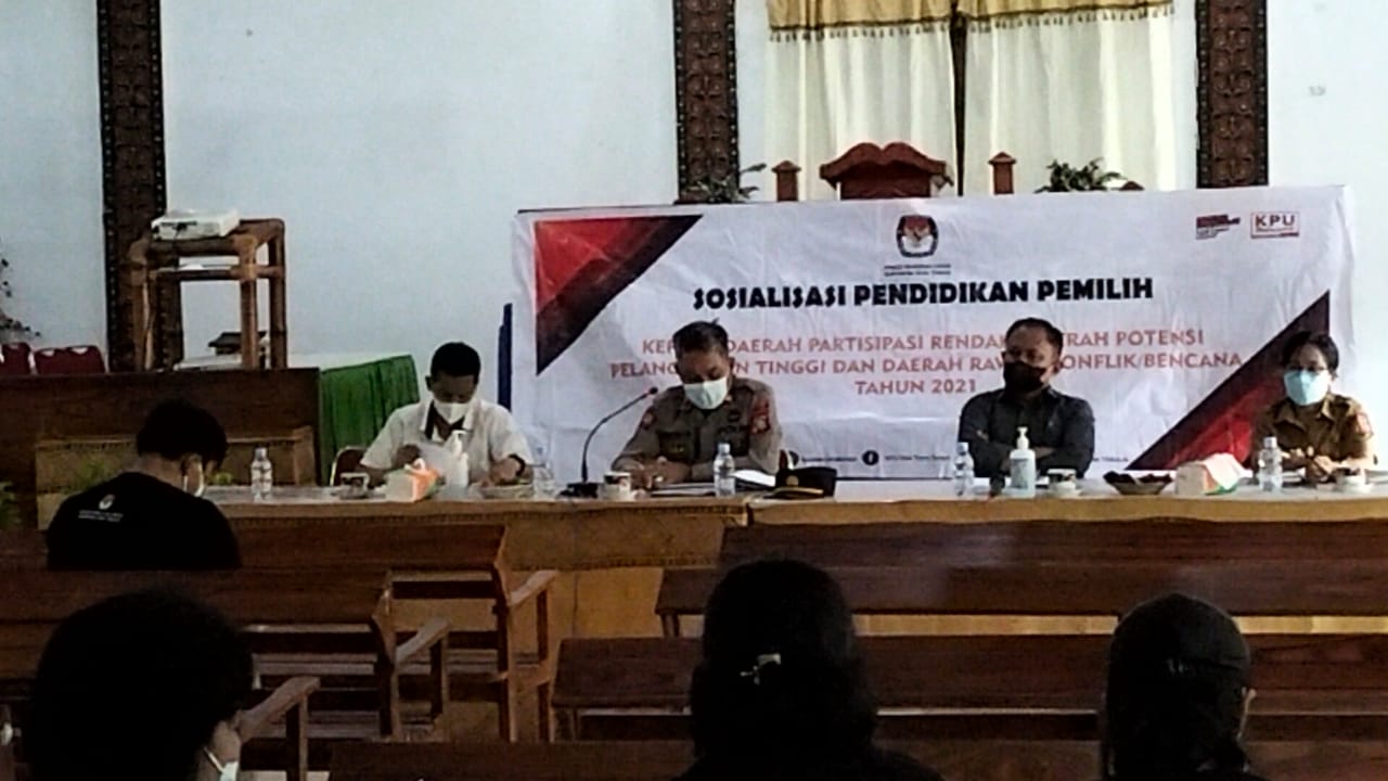 Bhabinkamtibmas Menghimbau Penerapan Prokes pada acara Rambu solo