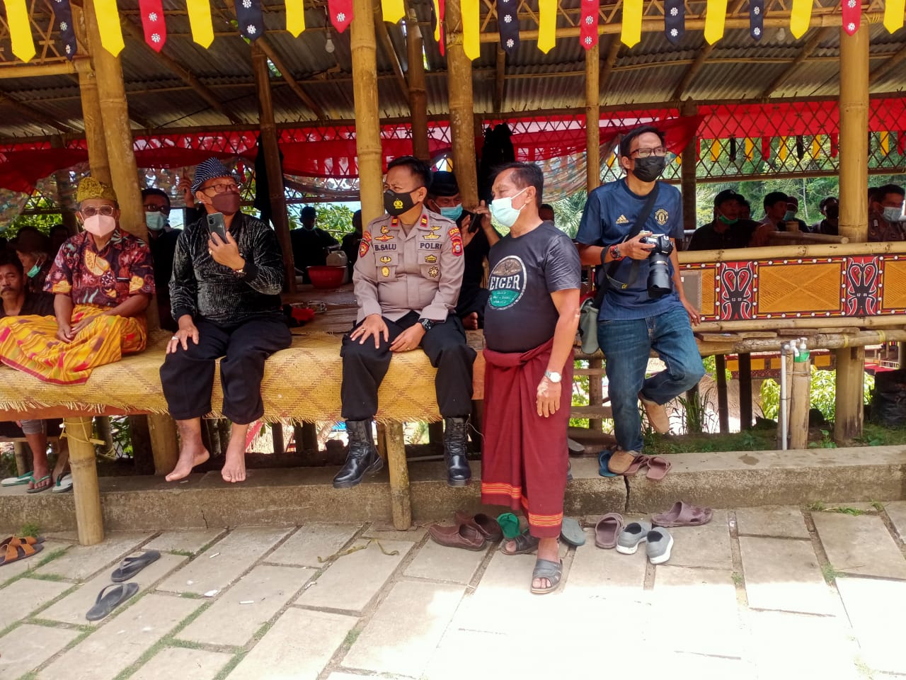 Kapolsek Makale pengawasan Protokol Kesehatan pada Rangkaian acara Rambu solo