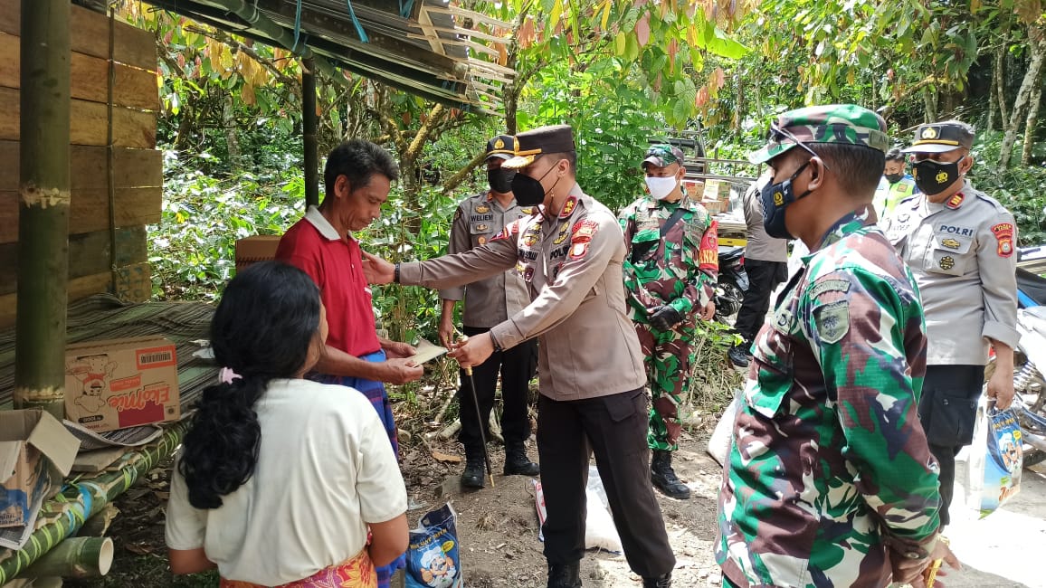 Personil Polsek Saluputti Edukasi Dan Pengawasan Kepatuhan Prokes